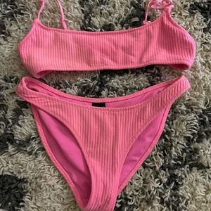 TRIANGLE HOT PINK SWIMMY
